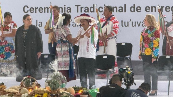 Reciben nuevos ministros de la Suprema Corte bastón de mando de grupos indígenas
