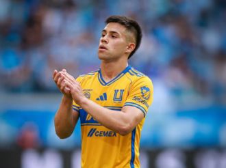 ¿Refuerzo de último minuto? Alexander Aravena, delantero chileno del Gremio, en la órbita de Tigres