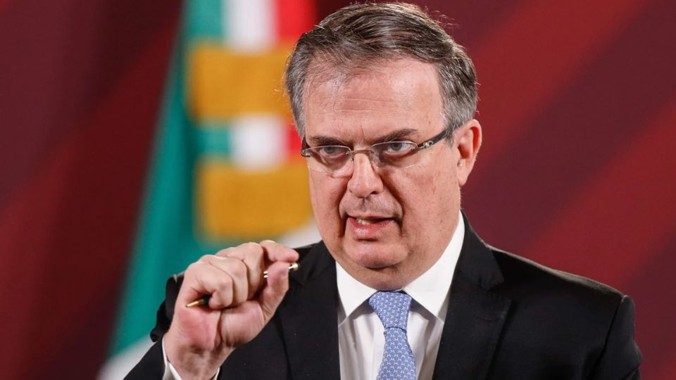 Gobierno de México contempla aranceles del 50% a autos chinos.