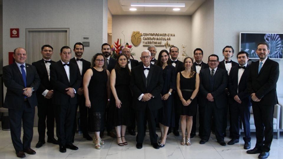 Directivos y especialistas en la apertura del Centro de Medicina Cardiovascular y Arritmias.