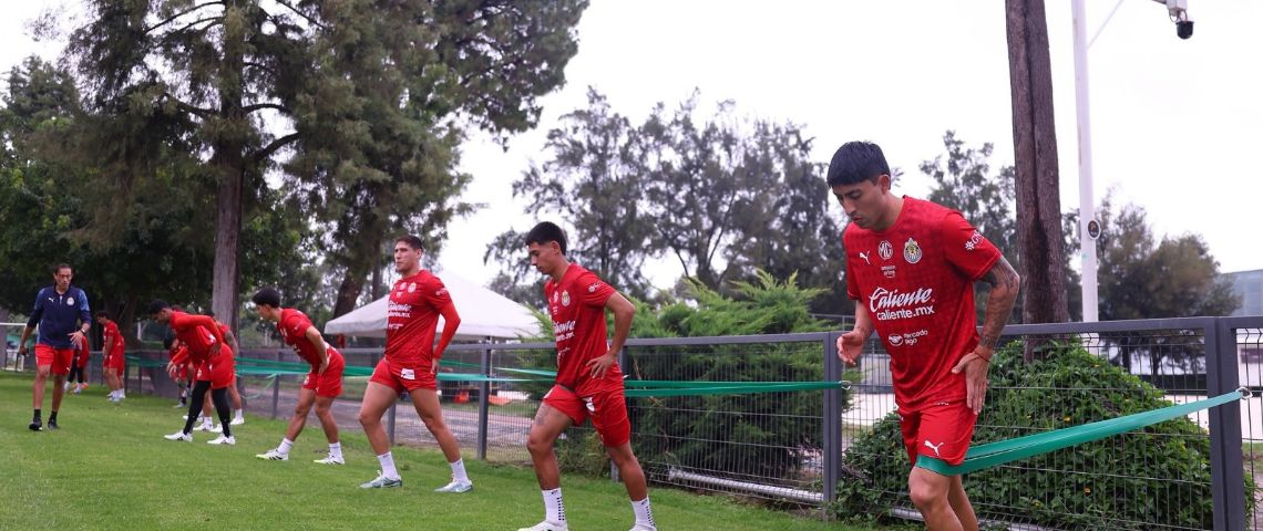 Chivas define convocatoria para el Clásico Nacional con regresos importantes