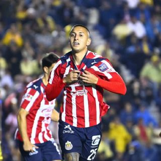 Chivas da la sorpresa y vence al América en el Clásico Nacional