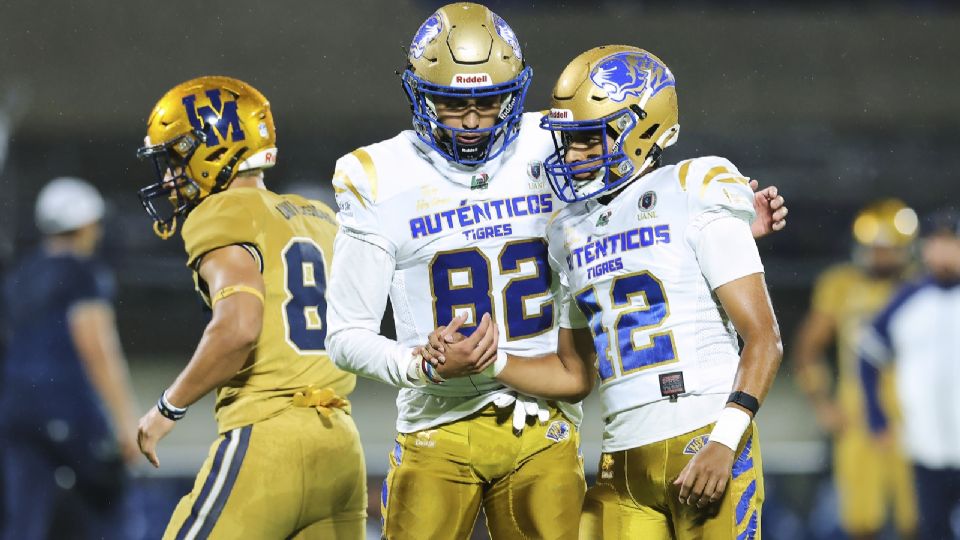 Sergio 'Cacho' Reséndiz lideró la reacción con tres touchdowns y una segunda mitad perfecta de los felinos.