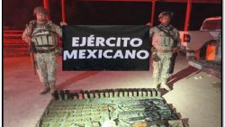 Rescatan militares a 3 personas y aseguran armamento