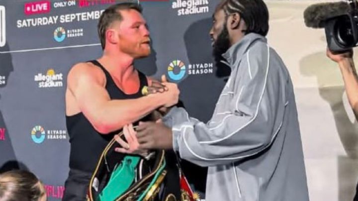 VIDEO: Terence Crawford sorprendió al devolverle los cinturones a ‘Canelo’ Álvarez