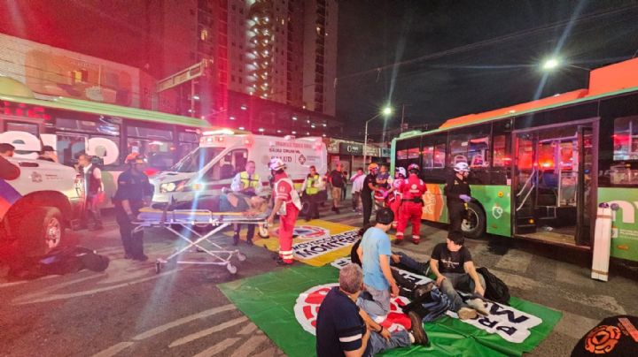 Accidente en el centro de Monterrey deja 12 lesionados