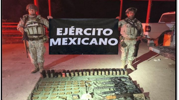 Rescatan militares a 3 personas y aseguran armamento