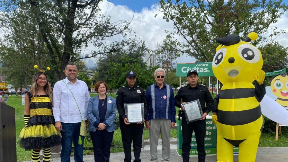 Consejo Cívitas entrega reconocimiento a oficiales en Monterrey