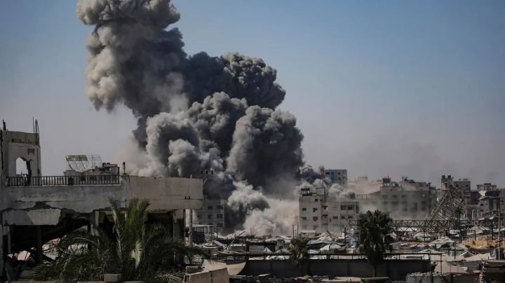 Bombardeos israelíes destruyen 5 torres y dejan 52 muertos en Gaza