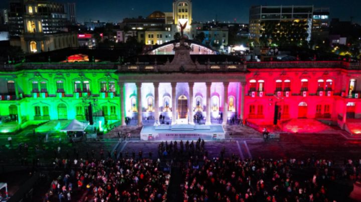 Samuel García da el Grito de Independencia desde la Macroplaza, en NL