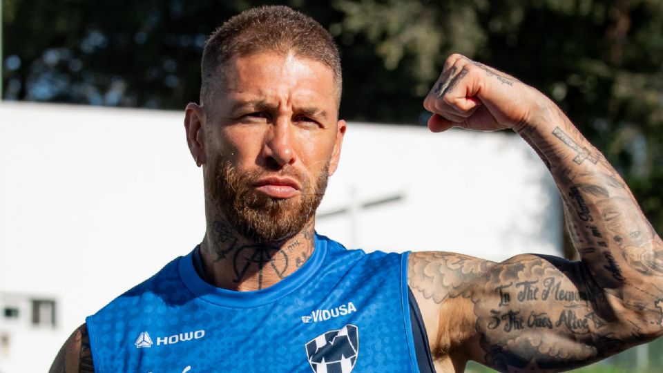 Sergio Ramos y Lucas Ocampos trabajaron con balón en cancha.