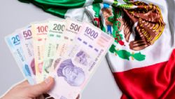 El peso mexicano celebra la Independencia con fuerza: dólar cae a mínimos del año