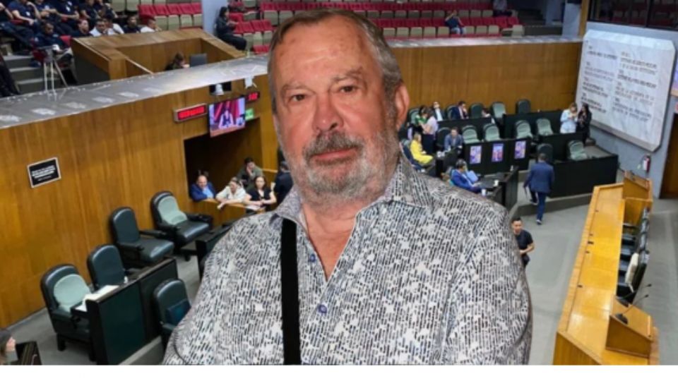 Congreso de NL guarda minuto de silencio por el fallecimiento de Mauricio Fernández.