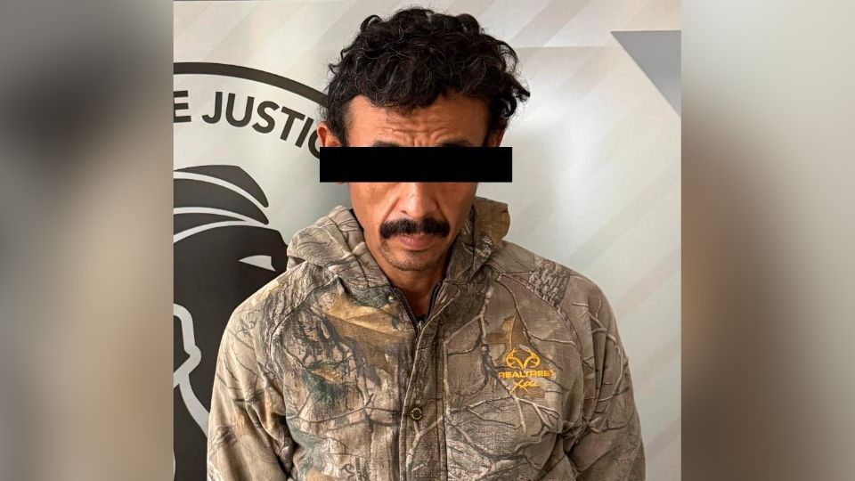 Hombre detenido por maltrato animal en Cadereyta | Facebook / Carlos Rodríguez 'El Cuate' 
