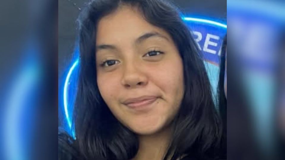 Familiares bloquean Carretera a Monterrey por la desaparición de una adolescente.