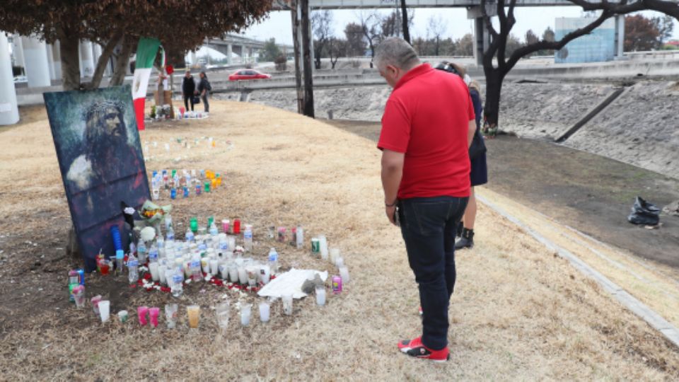 Ofrenda en el lugar de la explosión de la pipa.