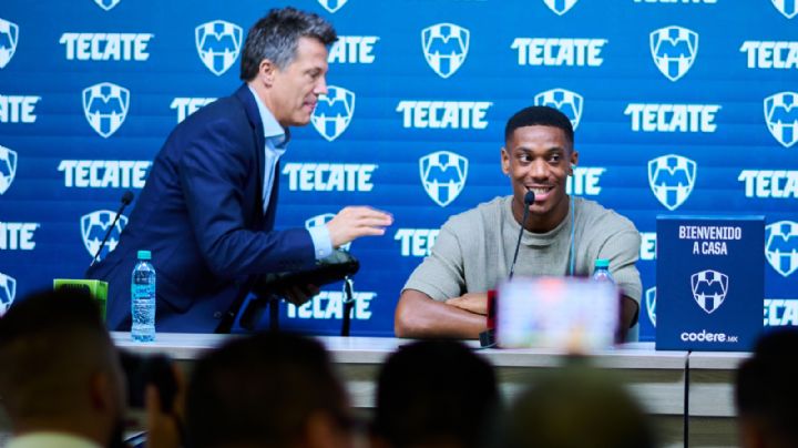 La alerta sísmica interrumpe la presentación de Martial con Rayados: así reaccionó el delantero francés
