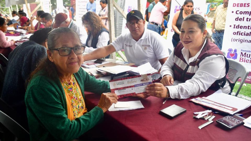 Entrega de tarjetas del Bienestar | Facebook / Secretaría del Bienestar