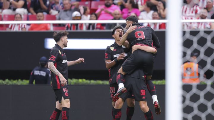 Toluca se impone 3-0 a Chivas y sube al tercer lugar de la tabla