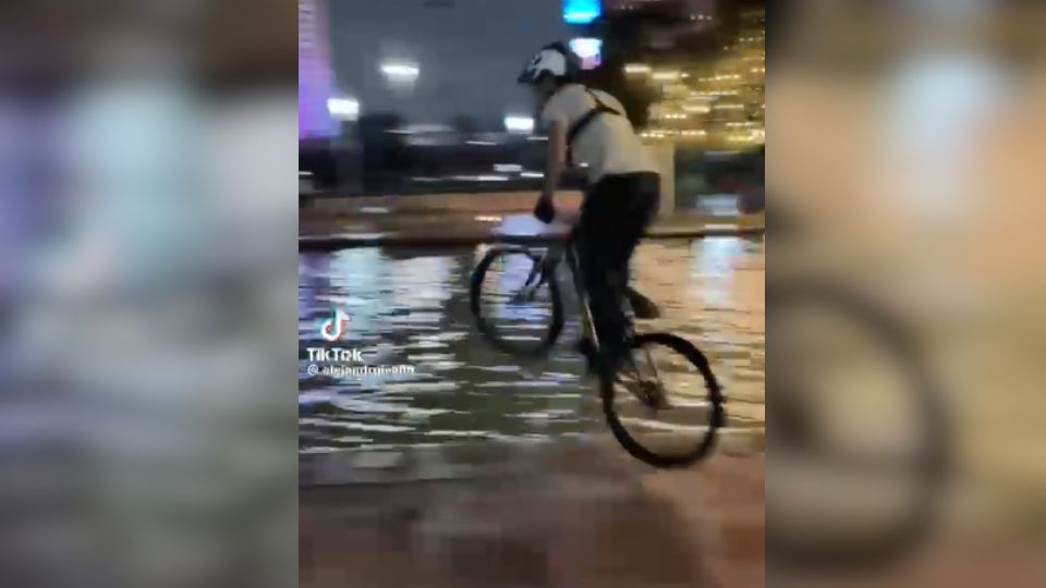 El ciclista saltó al interior del canal del Paseo Santa Lucía.