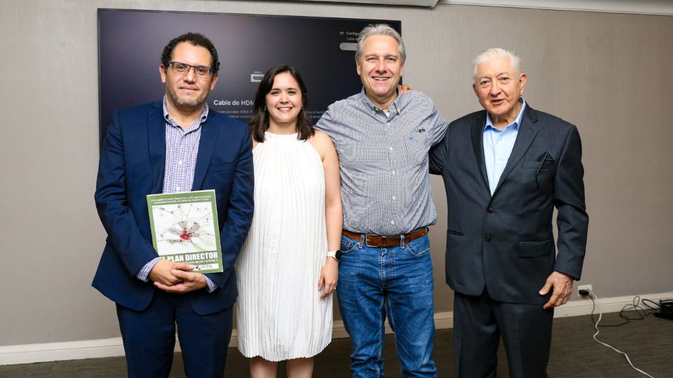 Dr. José Raymundo Galán González, director del Centro Nacional de Vinculación y Proyectos Estratégicos de la UANL (primero de izquierda a derecha)