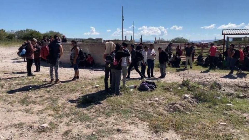 Los migrantes fueron ayudados por los pobladores.