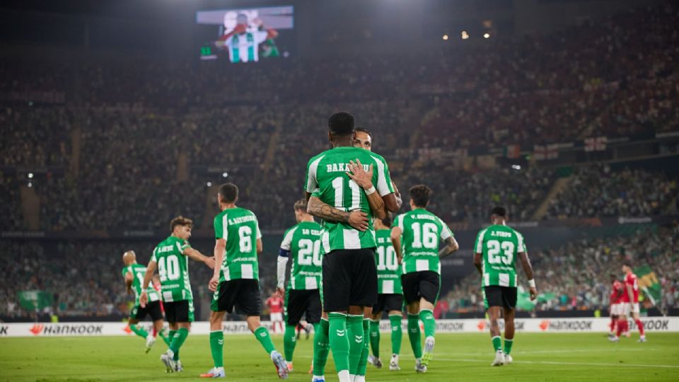 Antony dos Santos y Cédrick Bakambu fueron los protagonistas del empate bético en un duelo vibrante de Europa League.