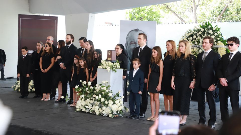 Familia de Mauricio Fernández y allegados.