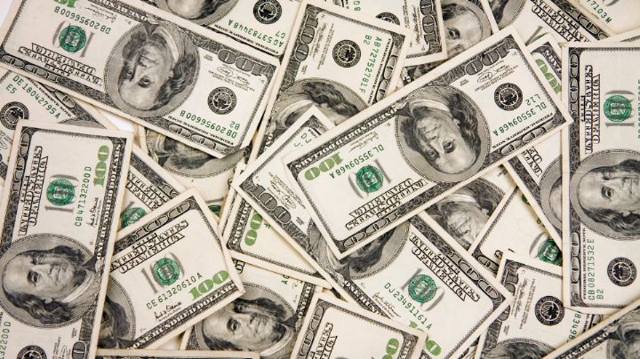 Dólar inicia 2026 al alza tras su peor caída anual desde 2017