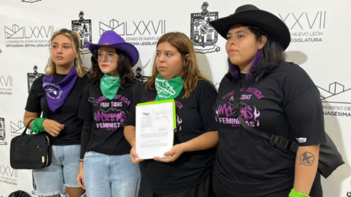 Grupo feminista entrega iniciativa para despenalizar el aborto en NL