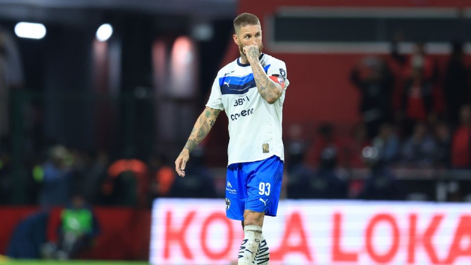 Sergio Ramos, capitán de Rayados durante el partido ante Toluca