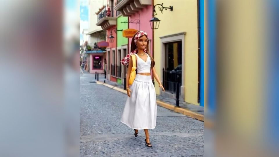 Barbie 'visitó' las calles de Barrio Antiguo.