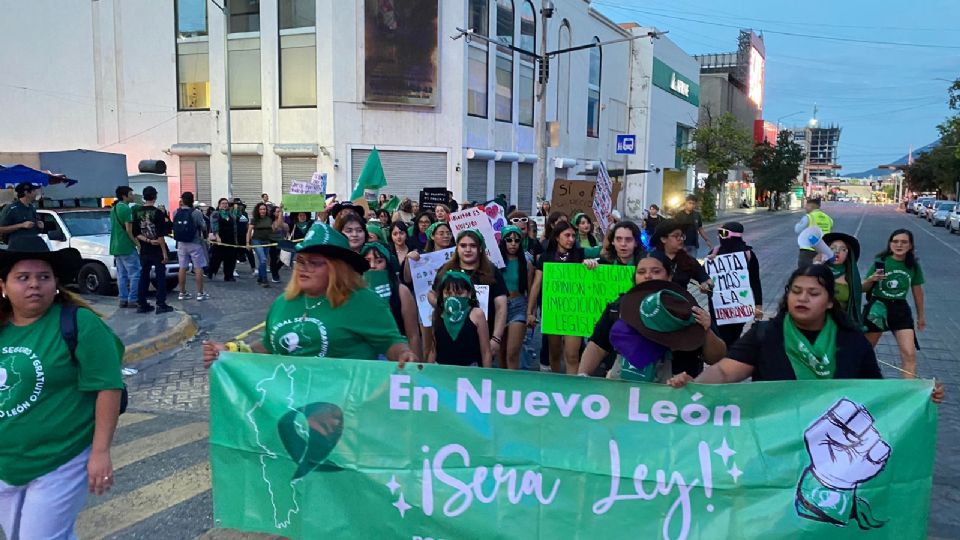 La manifestación se llevó a cabo en calles del primer cuadro de Monterrey.