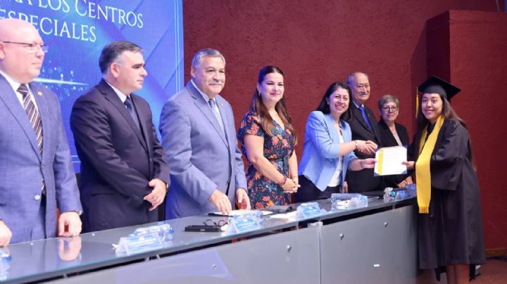 Acaban Preparatoria en programa de inclusión comunitaria de UANL