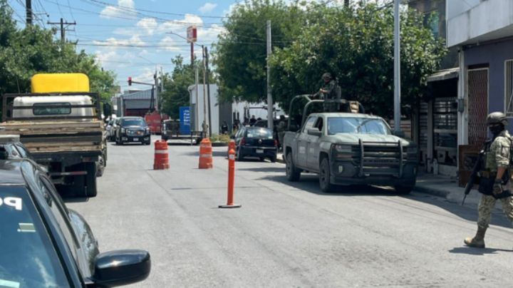 Catean vivienda en Monterrey tras detención de jóvenes por drogas y armas