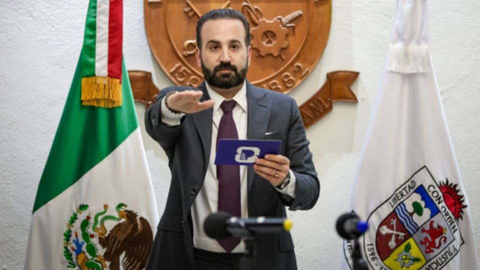 Mauricio Farah al rendir protesta como alcalde sustituto de San Pedro.
