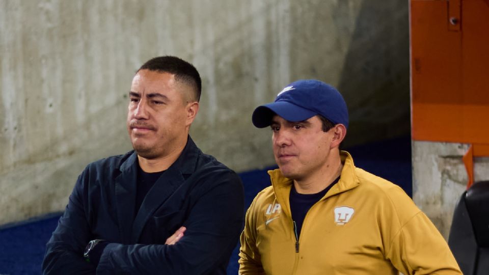 Luis Ernesto Pérez, exjugador de Chivas y Rayados, tomará las riendas de Pumas en ausencia de Juárez.