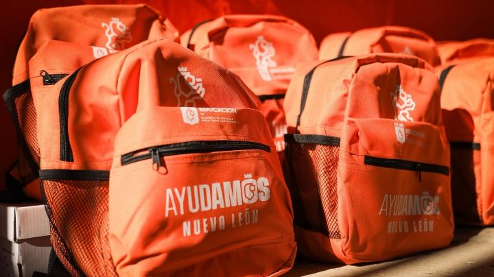 Entrega Gobierno útiles color naranja