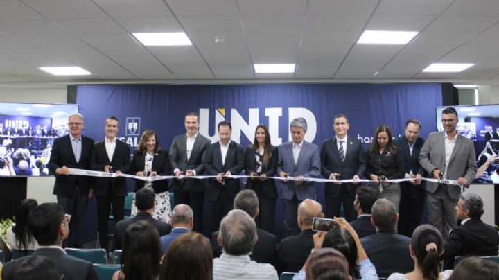 Armando Alanís de Acción Poética en apertura de UNID