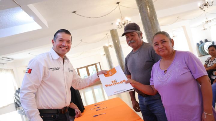 El Carmen entrega escrituras tras 20 años de espera a familias carmenenses