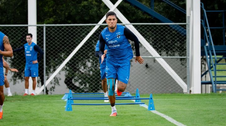 Carlos Salcedo vuelve a entrenar con Rayados a 7 meses de su lesión de rodilla