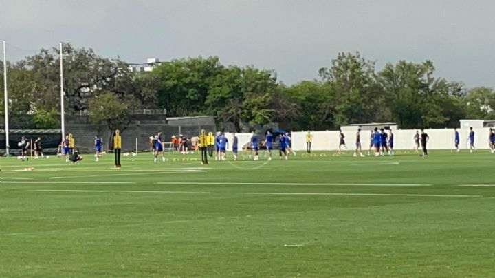 Diego Lainez y Juan Sánchez Purata viajan mañana y se reintegran el jueves a los entrenamientos