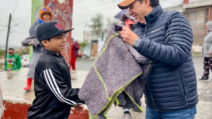 Entrega Escobedo 800 cobertores en zonas vulnerables ante bajas temperaturas