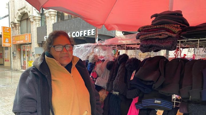 Ni el frío ni el calor los detienen: trabajadores de NL salen a la calle por sus familias