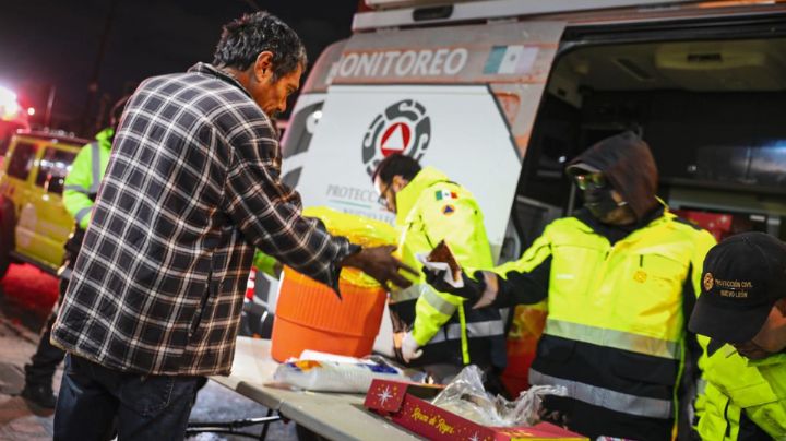 Lleva Protección Civil cobijas y chocolate a familiares de personas internadas en hospitales