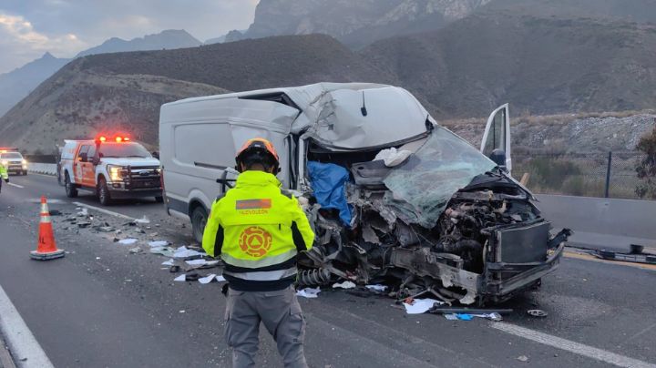 Muere hombre tras choque entre tráiler y camioneta en la autopista a Saltillo