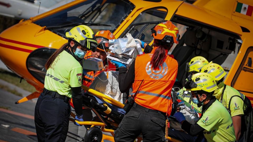 Trasladan vía aérea a hombre que sufrió quemaduras graves tras accidente en carretera a Laredo este jueves 15 de enero
