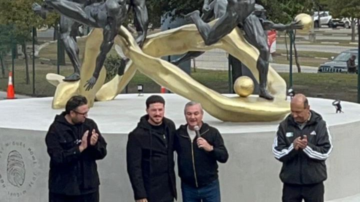 Inauguran “Pasión Mundial”, escultura rumbo al Mundial en el Estadio BBVA