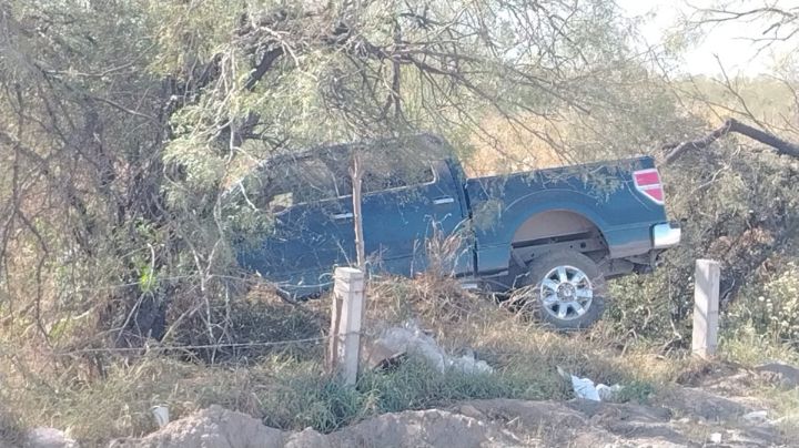 Muere conductor tras estrellar su camioneta contra un árbol en Escobedo