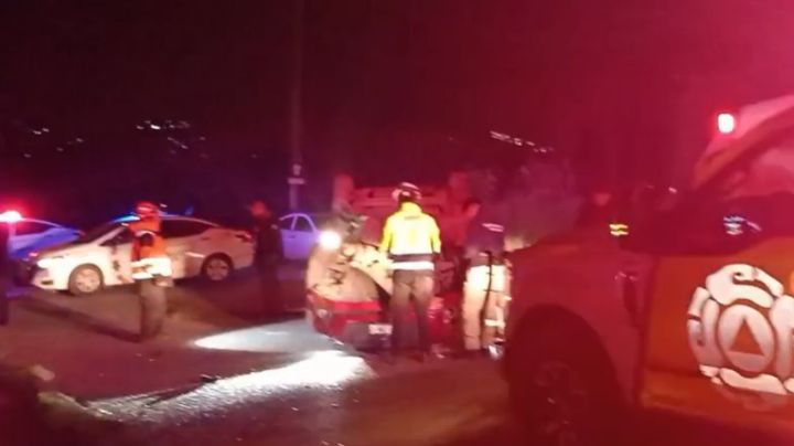 Auto vuelca en Guadalupe y deja a una persona lesionada